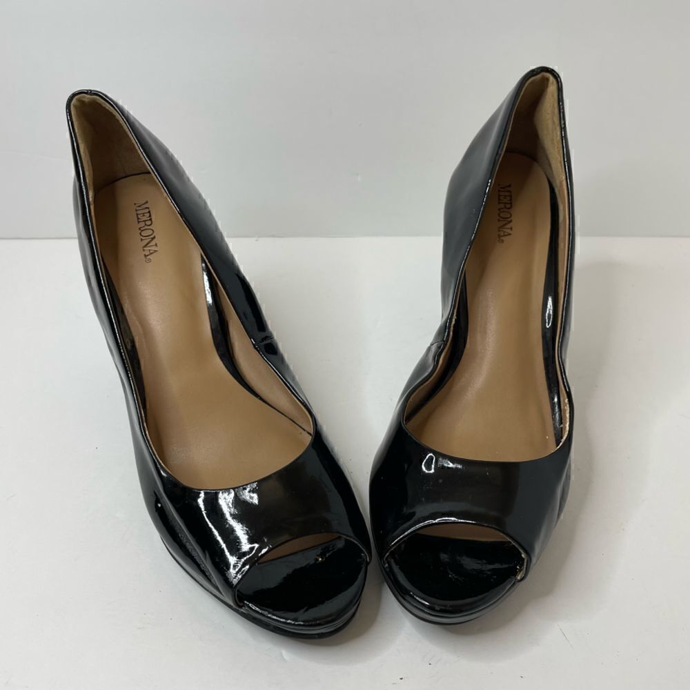 Merona| 8Medium| Patent leather | peep toe| Basic Pump